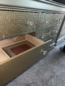 Crocodile King Bedroom Set 5 Piece - Photo 2