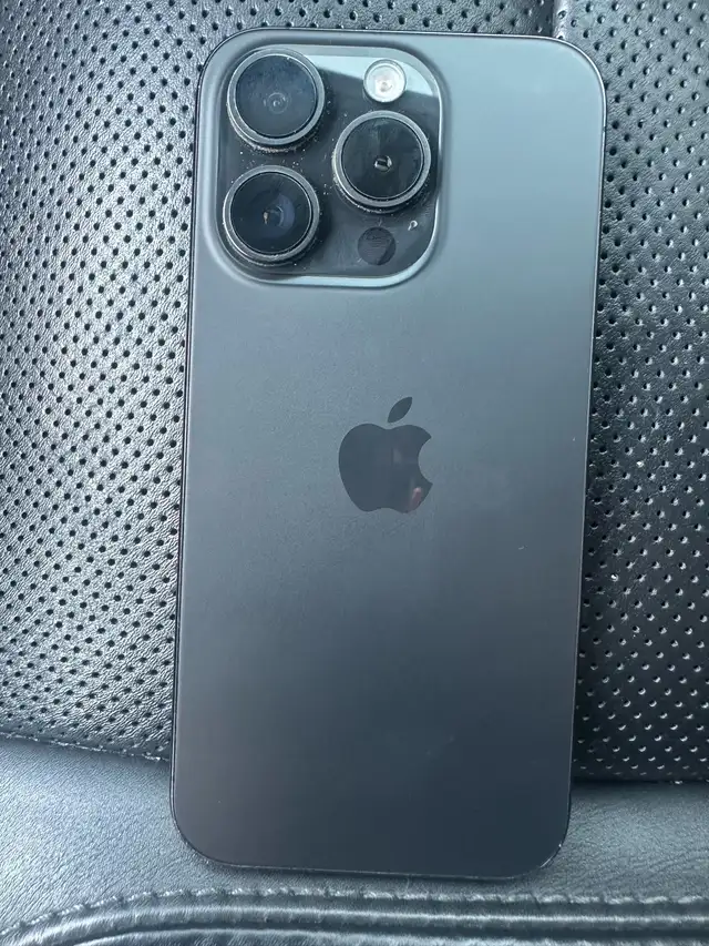 Black iPhone 15 Pro 128 GB