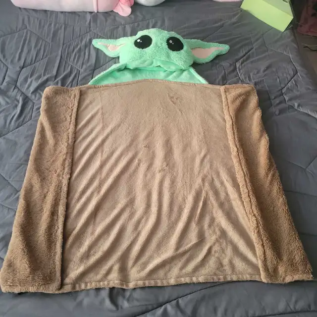 Star Wars Grogu Hooded Blanket