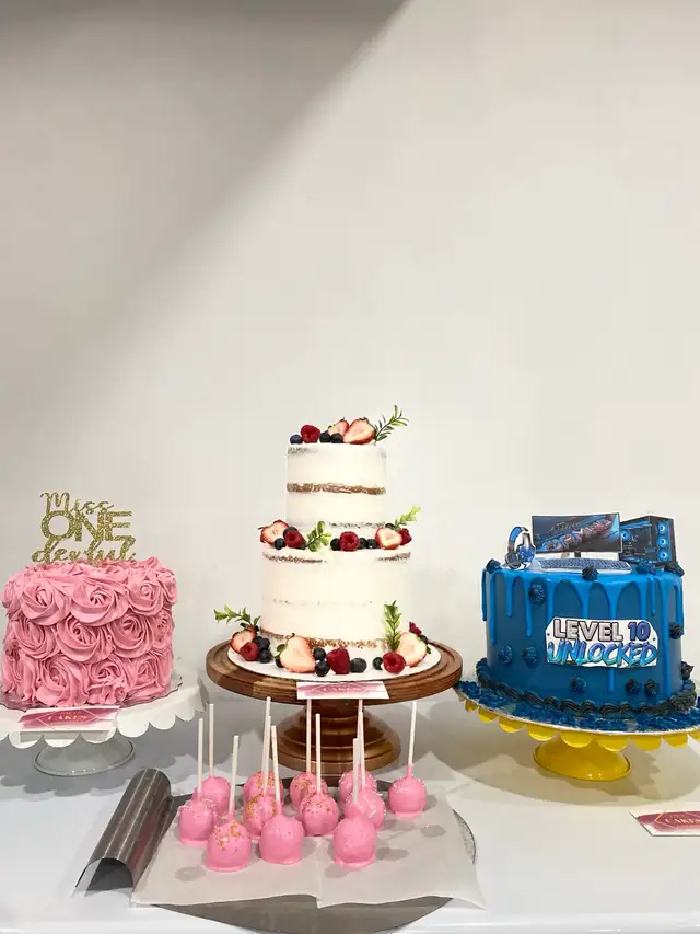 Gamer cake, Cars cakes, Doll house cake GTA bakery