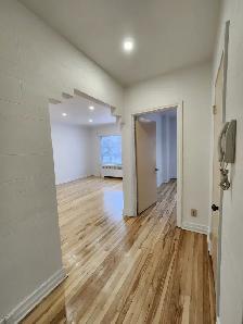 Large 5 1/2 Upper Duplex Unit for Rent - Photo 2