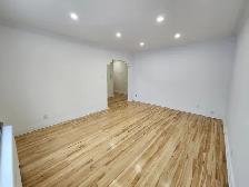 Large 5 1/2 Upper Duplex Unit for Rent - Photo 4