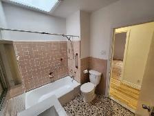 Large 5 1/2 Upper Duplex Unit for Rent - Photo 6