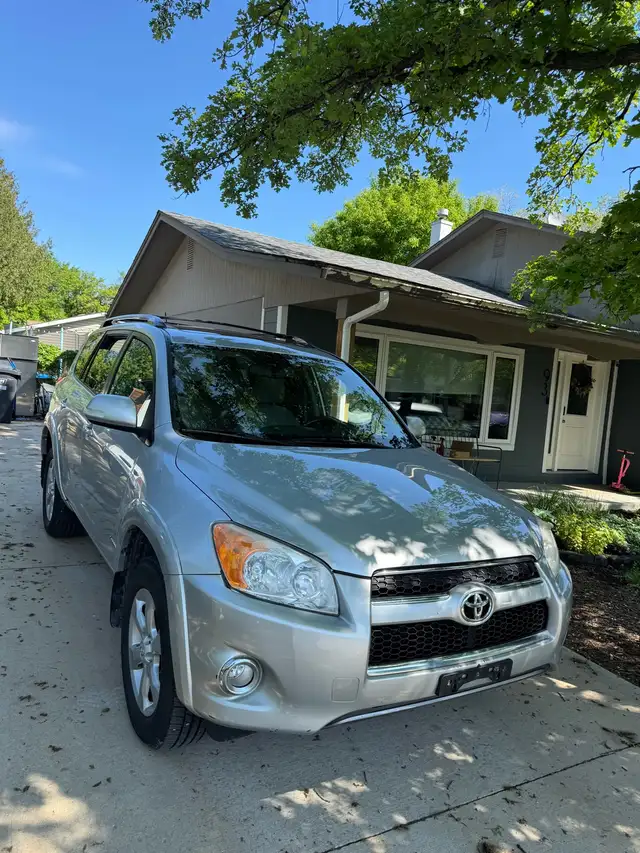2011 Toyota rav4 limited fresh safety clean title $12800