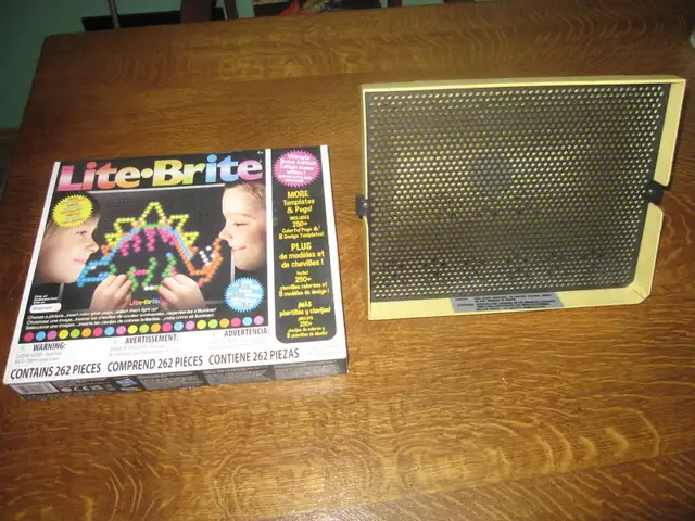 NEW 262 PIECE LITE BRITE ULTIMATE BONUS EDITION W/2  MONITORS