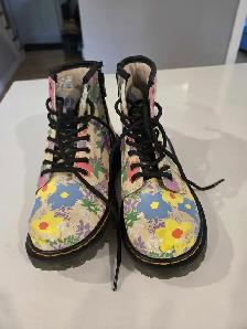 Youth Floral Doc Martens size 1 - Photo 2