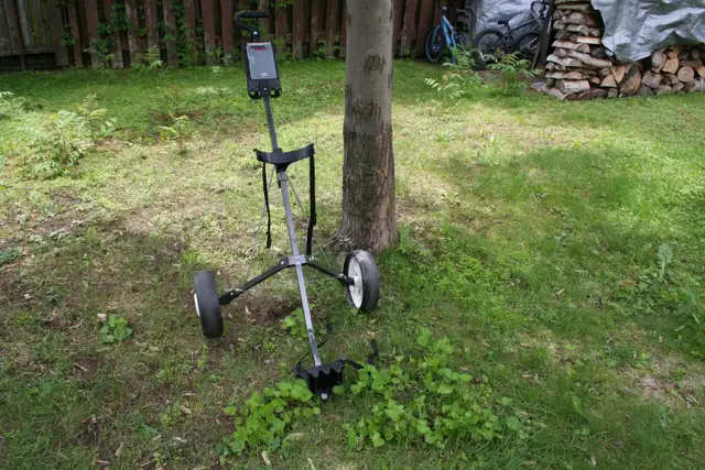 20$ Chariot de sac de golf solide propre (Livraison possible)