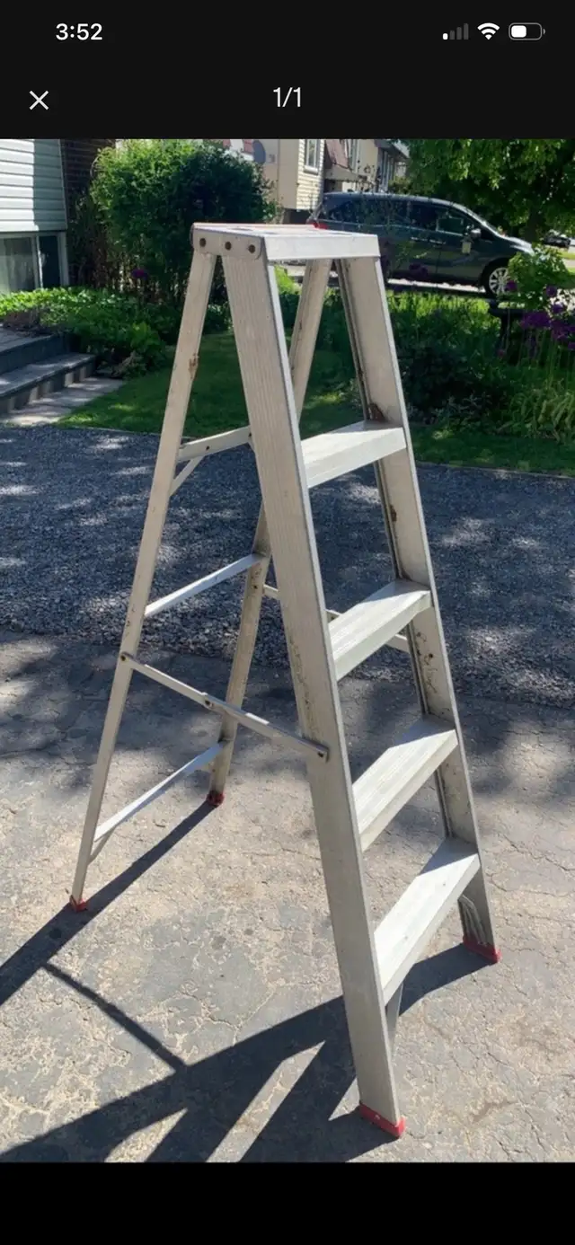 Tripod ladder