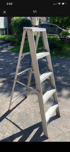 Tripod ladder