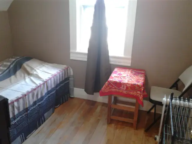 Rooms for rent near UNB Fredericton immediately