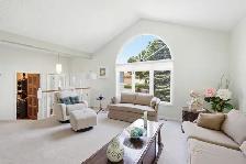 Beautifully maintained 1910sqft lakefront 2-storey home! - Photo 2