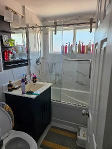 Full Semi-detached Two-storey House for Rent in Scarborough - Photo 6