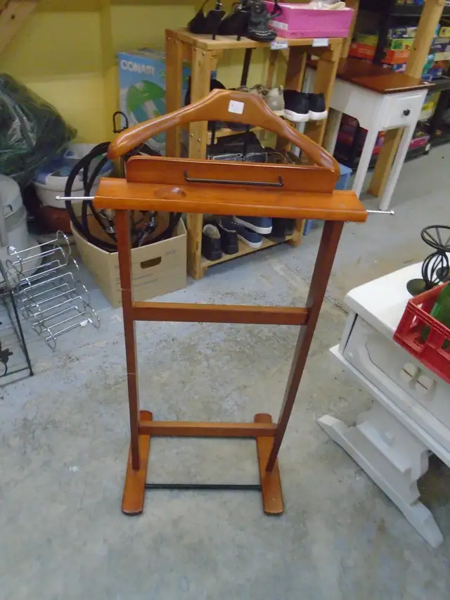 Wooden valet