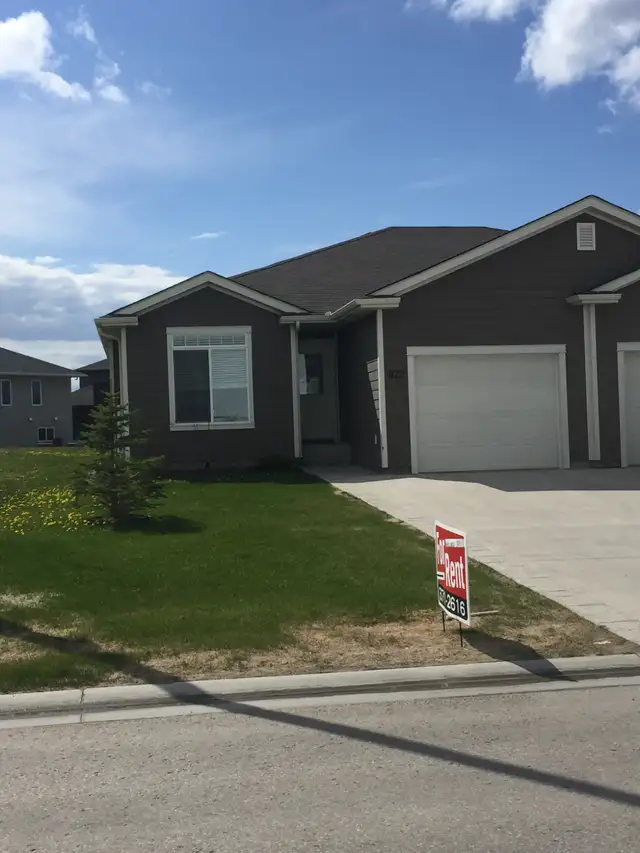 2 Bedroom plus Den Duplex for Rent in Steinbach September1, 2026
