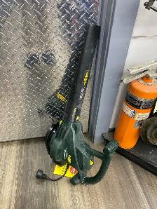 Yardworks 060-3874-8 Leaf Blower - Photo 2