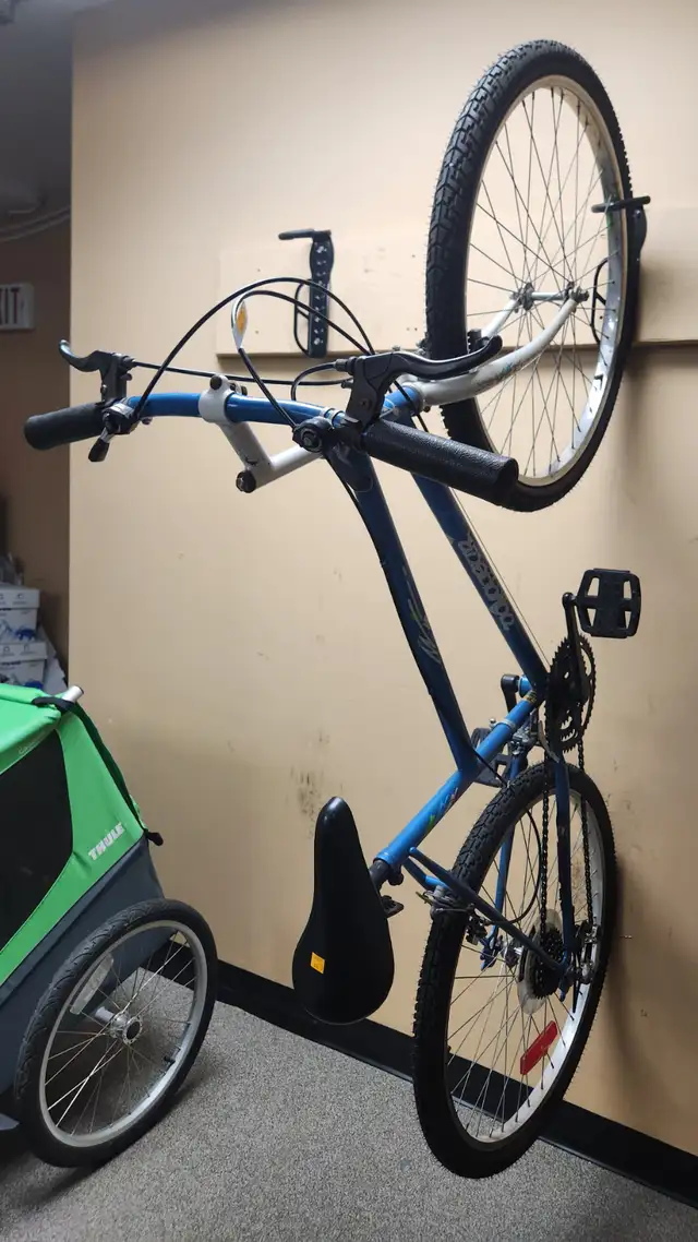 Assorted Mountain Bikes: Voyagear, Supercycle, CCM, Merida (6)