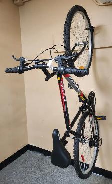 Assorted Mountain Bikes: Voyagear, Supercycle, CCM, Merida (6) - Photo 3