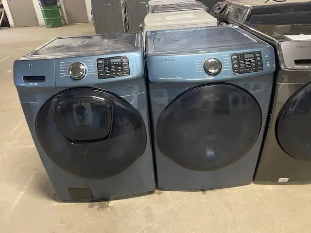 Laveuse sécheuse frontales bleues Samsung ( remis a neuf )