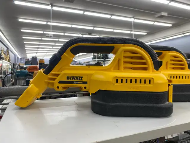 Dewalt DCV517 1/2 Gallon Vacuum