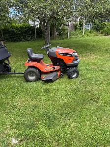 Husqvarna 42" ride-on mower/lawn tractor for sale - Photo 2