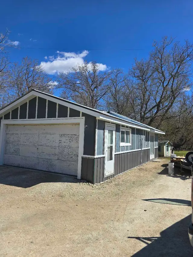 BENEFITS OFFERED looking for hourly siding installers