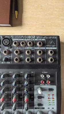 Behringer XENYX 802 - Photo 2