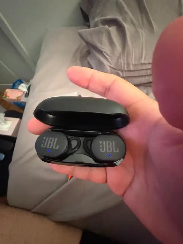 Brand new earbuds headphones