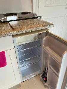 AVAILABLE OCTOBER 1ST:Furnished Uptown bachelor studio apartment - Photo 7