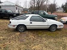 89 Chrysler Daytona - Photo 3
