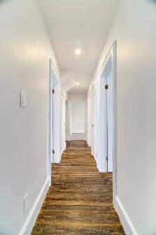 Newly renovated 3 bedroom, 2 bath main floor apartment - Photo 7