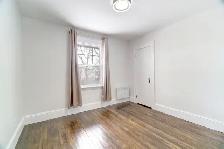 Newly renovated 3 bedroom, 2 bath main floor apartment - Photo 10