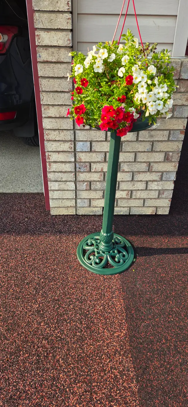 CAST IRON PEDESTAL