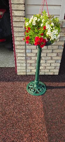 CAST IRON PEDESTAL