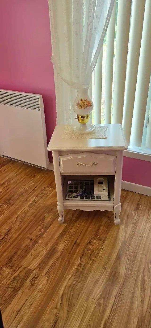 Petite table de chevet Style Français