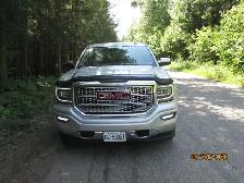 2017 GMC Denali 4x4 5.3 V8 Crew Cab - Photo 2