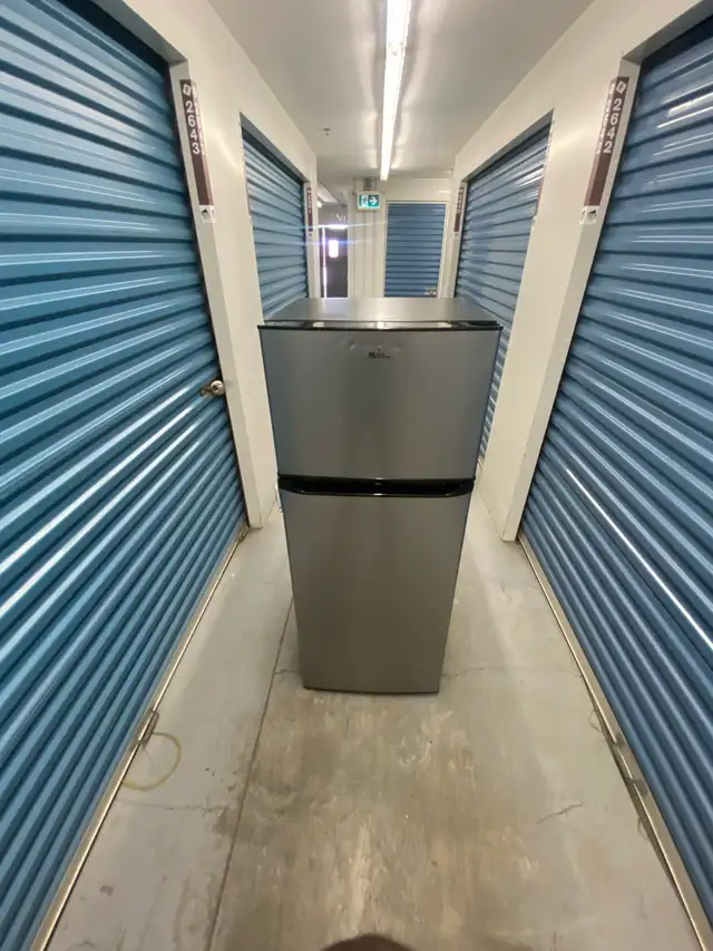 TOP FREEZER STAINLESS REFRIGERATOR