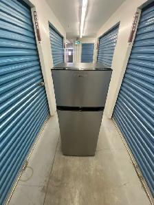 TOP FREEZER STAINLESS REFRIGERATOR - Photo 2