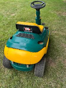 MTD Yard-Man Beetle Riding Mower - Photo 3