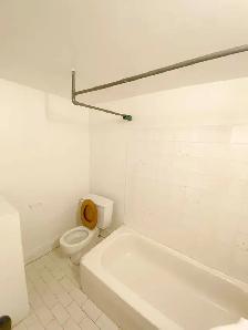 4 1/2 APARTMENT FOR RENT in Côte-des-Neiges - Photo 5