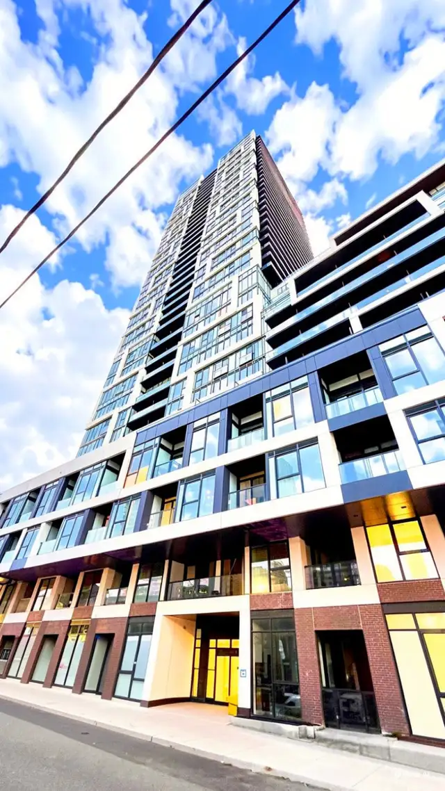 SEARCHING FOR THE RIGHT CONDO?... WELCOME TO 5 DEFRIES STREET!