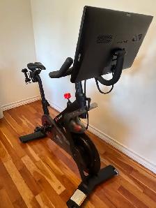 Peloton Bike - EXCELLENT condition - Photo 3