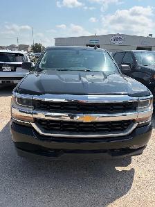 2019 Chev Silverado 4WD Lifted suspension low kms - Photo 2