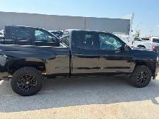 2019 Chev Silverado 4WD Lifted suspension low kms - Photo 3