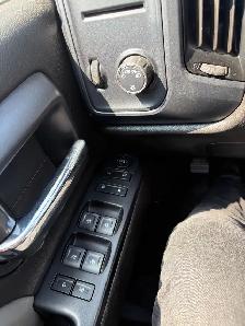 2019 Chev Silverado 4WD Lifted suspension low kms - Photo 8