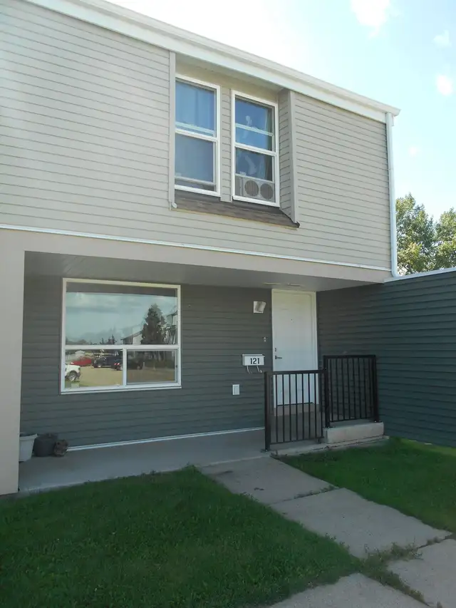 #4110- 3bedroom townhouse for rent in Grande Prairie. $1450