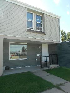 #4110- 3bedroom townhouse for rent in Grande Prairie. $1450