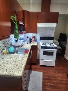 Modern Bachelor Apartment for Rent – Queen St. West | Available