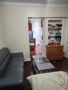 Modern Bachelor Apartment for Rent – Queen St. West | Available - Photo 2