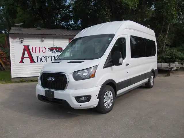 2024 Ford Transit Passenger Wagon XLT