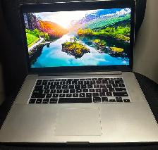 Apple MacBook Pro 15' BLOWOUT!